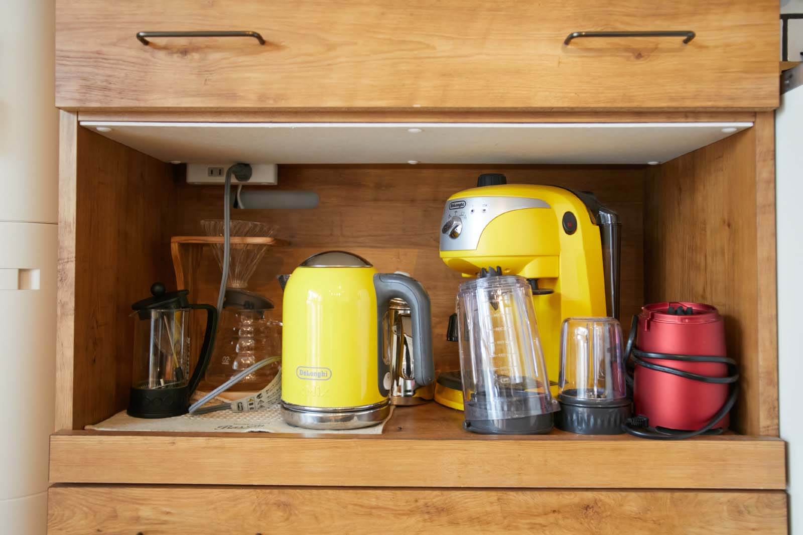 食器棚にある小林さんのコーヒー道具